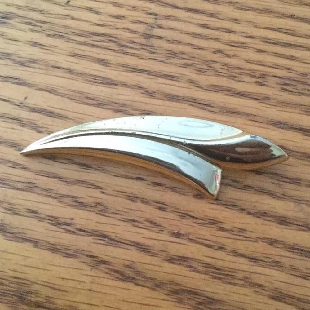 Vintage swoosh pin